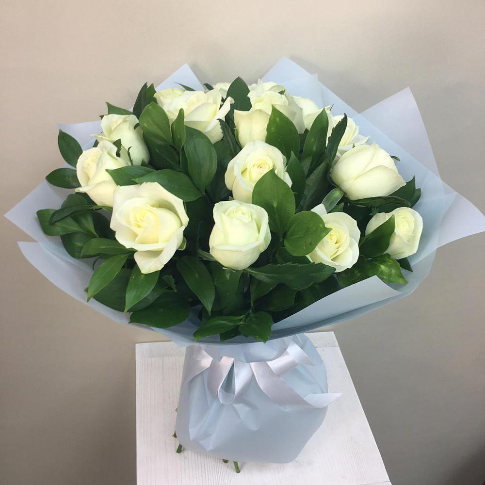 Букет 15 Белых роз Проуд в Демидове
