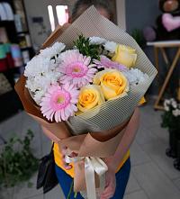 Букет цветов из:  Герберы, Розы и Хризантемы в Демидове