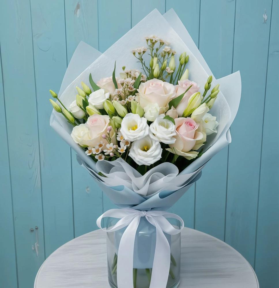 Букет цветов из: Розы и Лизиантусы в Демидове