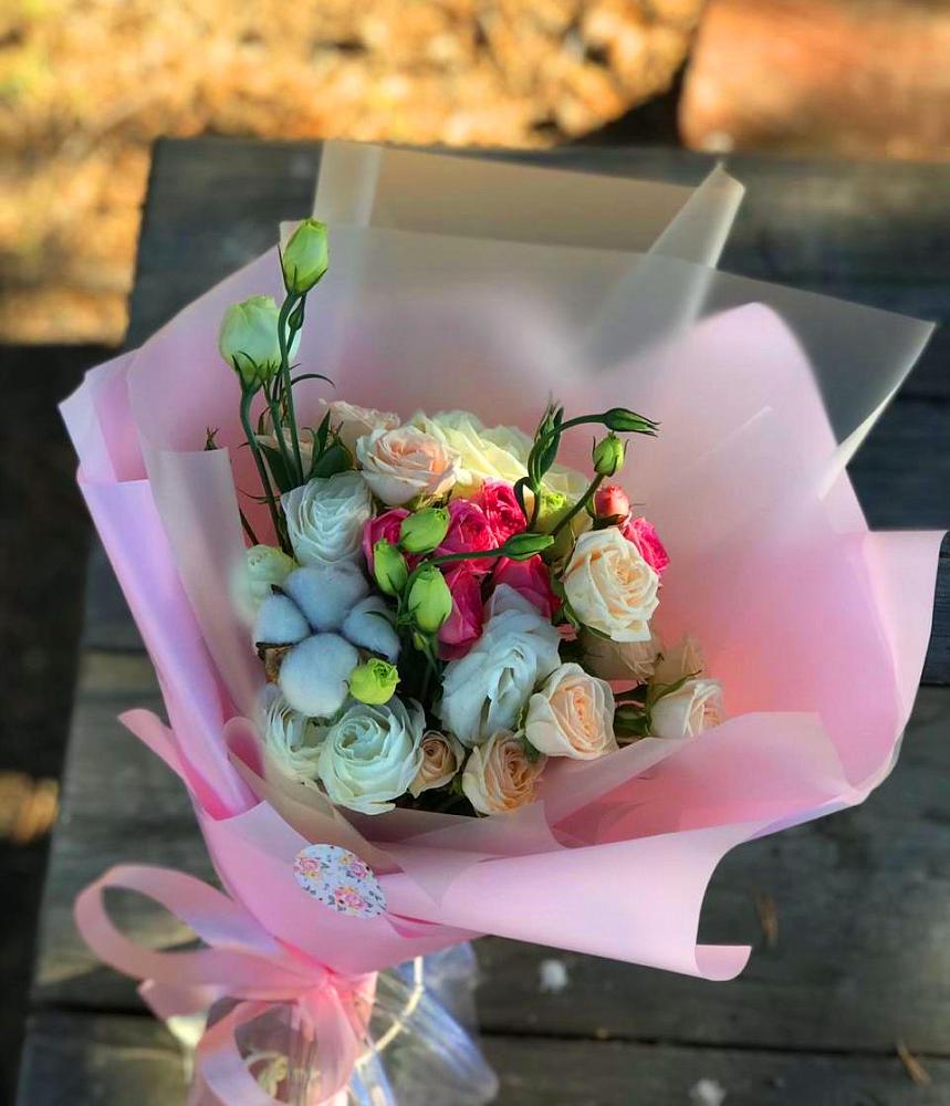 Букет цветов из: Розы и Лизиантусы в Демидове