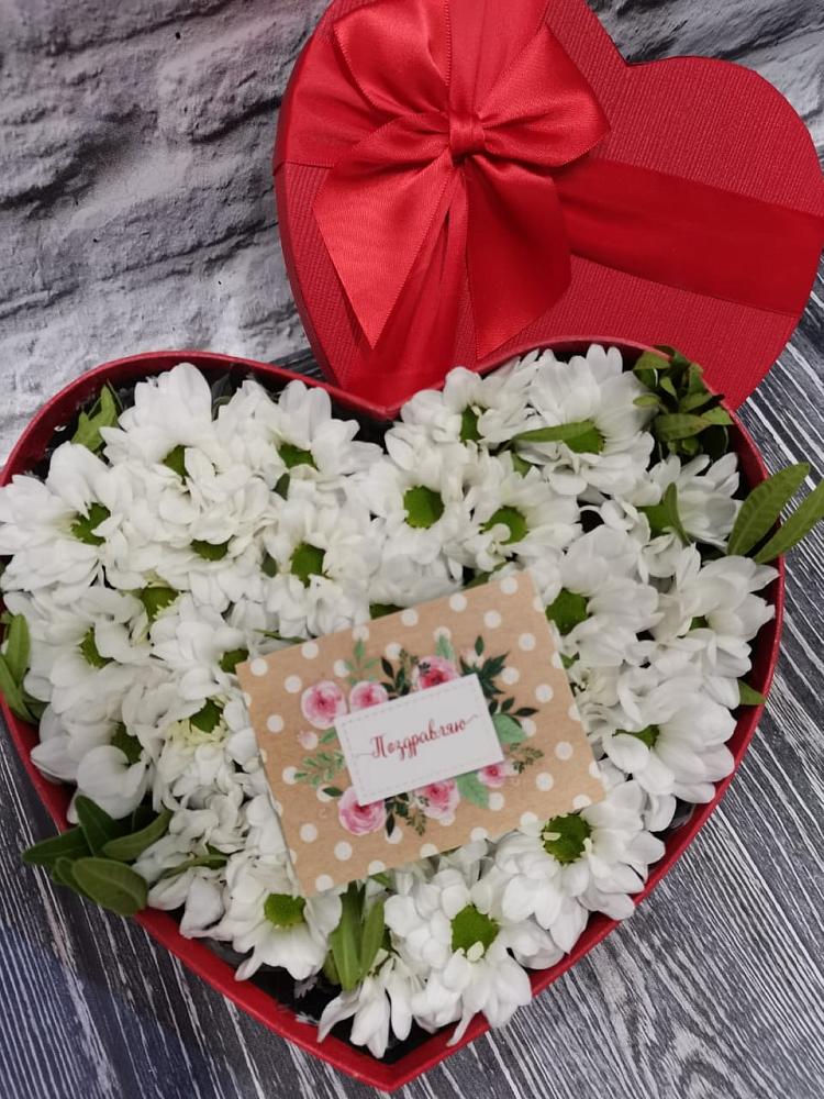 Цветочная композиция из Хризантемы в виде сердца в Демидове