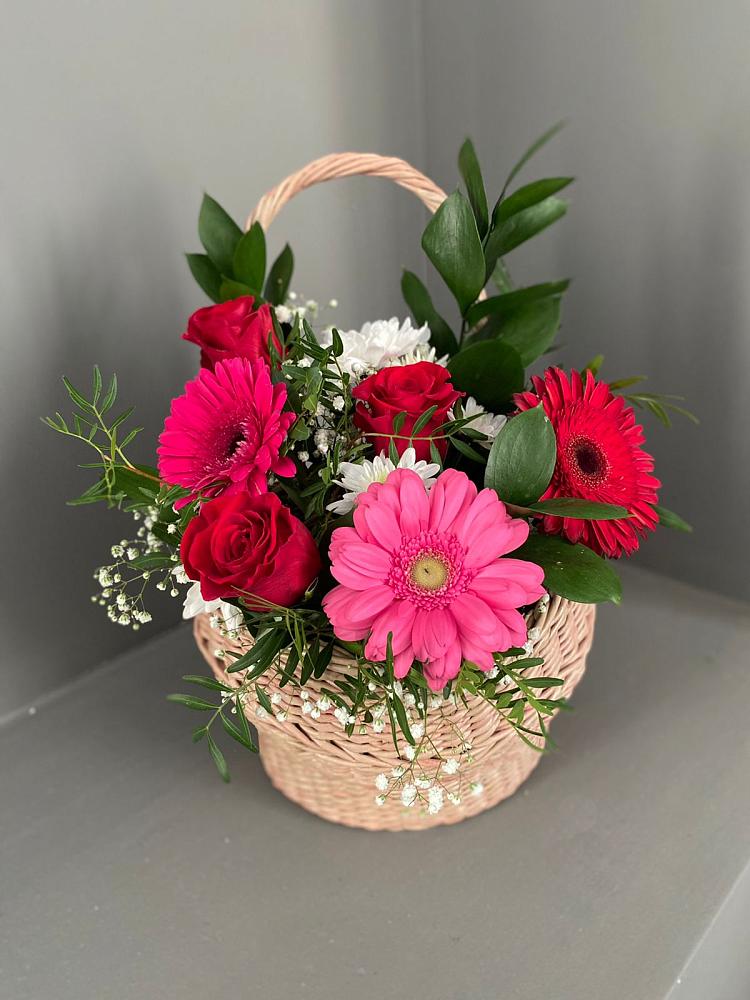 Цветочная композиция из Розы, Хризантемы и Герберы в корзине в Демидове