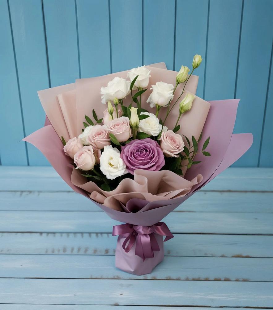 Букет цветов из: Розы и Лизиантусы в Демидове